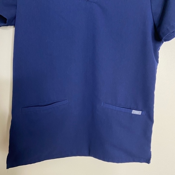 Figs Technical Collection Casma Three-Pocket Scrub Top Dark Navy size X-Small - Picture 4 of 6